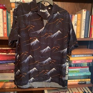Men’s Mountain-Printed Button Down